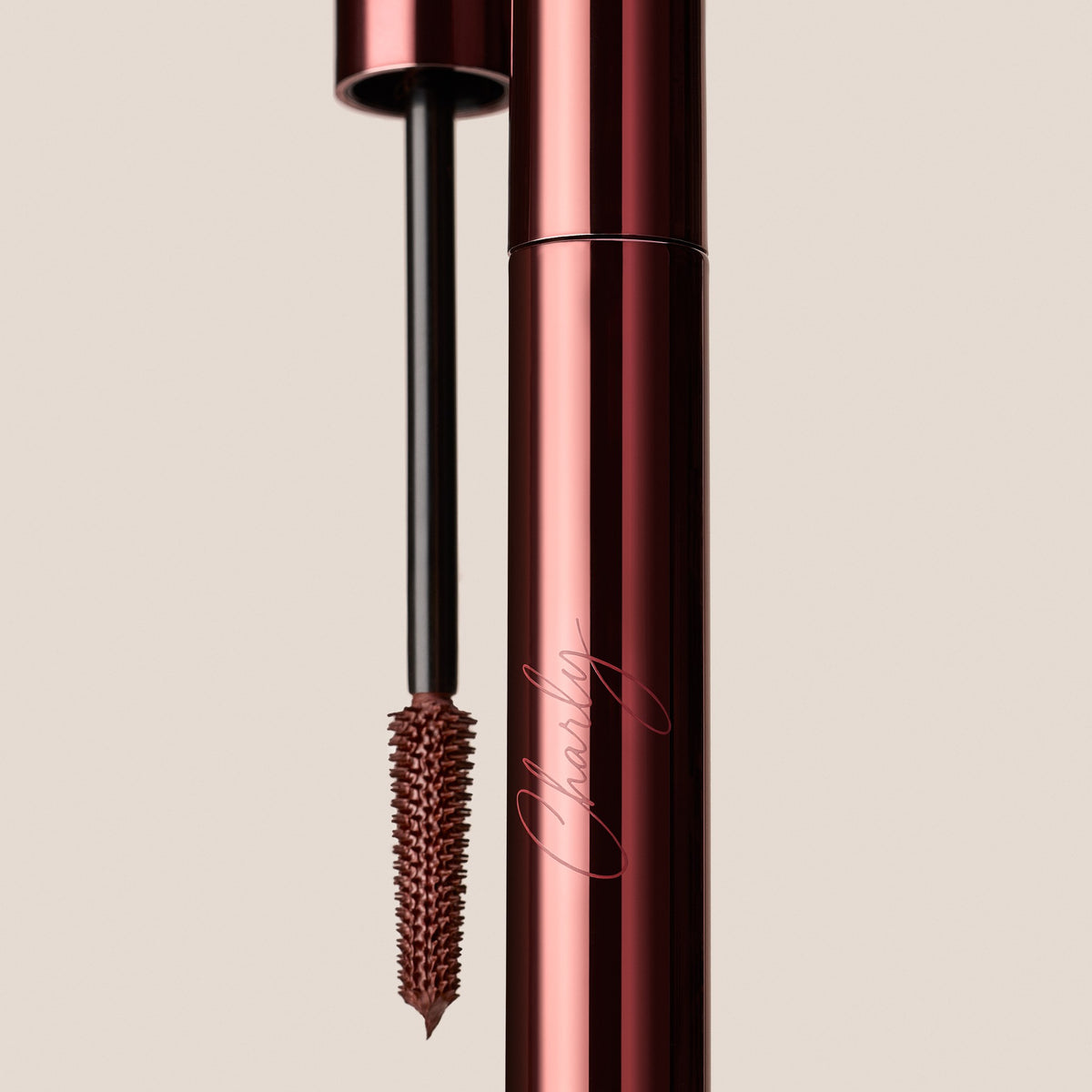 Banger Mascara Red Wine Rêverie brush, close-up