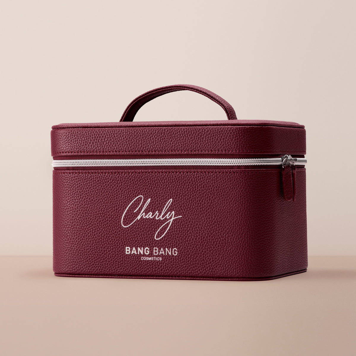 Le vanity bordeaux siglé Charly