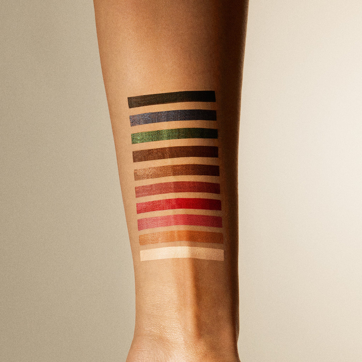 Swatches des crayons Eternal Pencil sur avant-bras