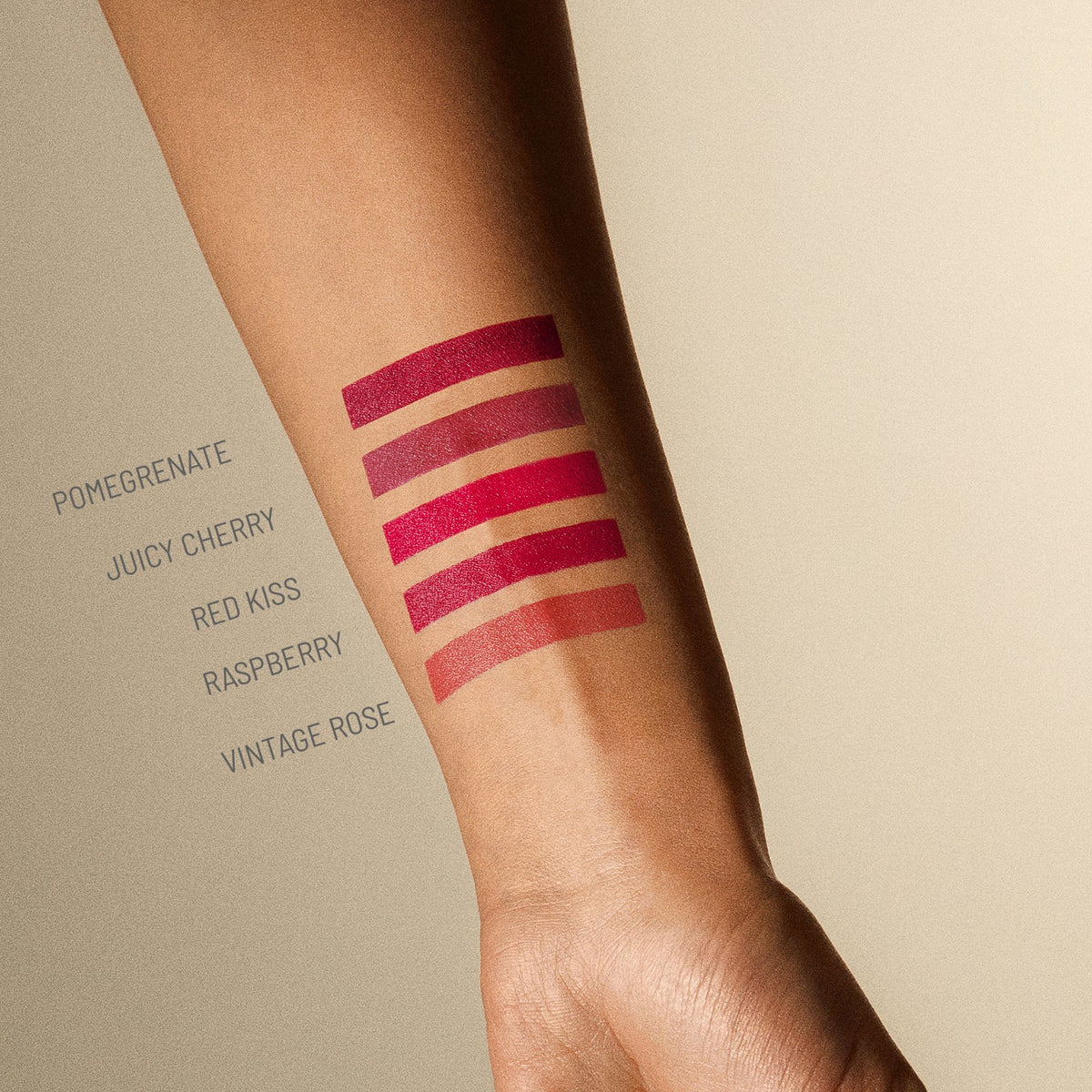 avant bras présentant les différentes couleurs du rouge à lèvres Eternal Matte Classique