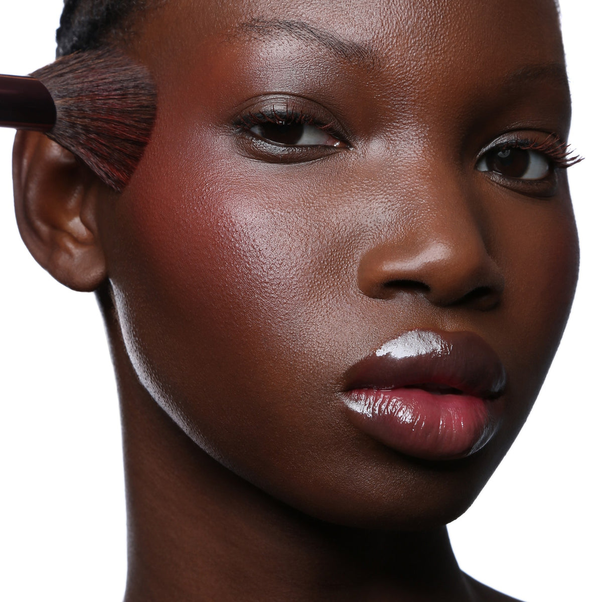 Bang Balm Do Not Disturb, applied with a brush on the cheek, with Banger Mascara Red Wine Rêverie