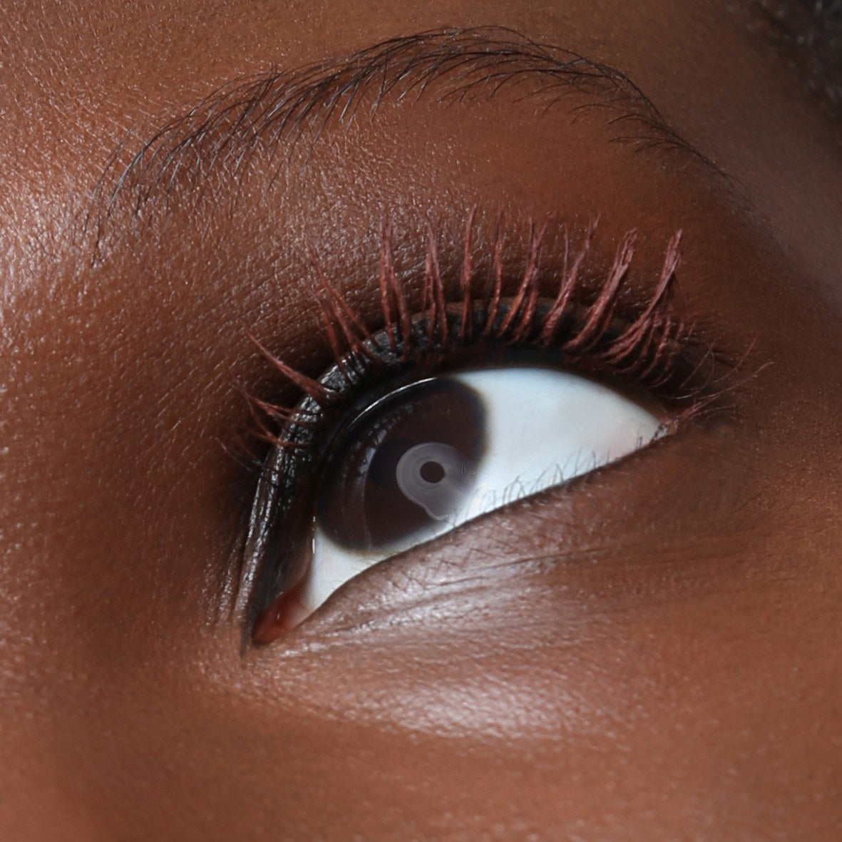Lashes with Banger Mascara Red Wine Rêverie, looking up