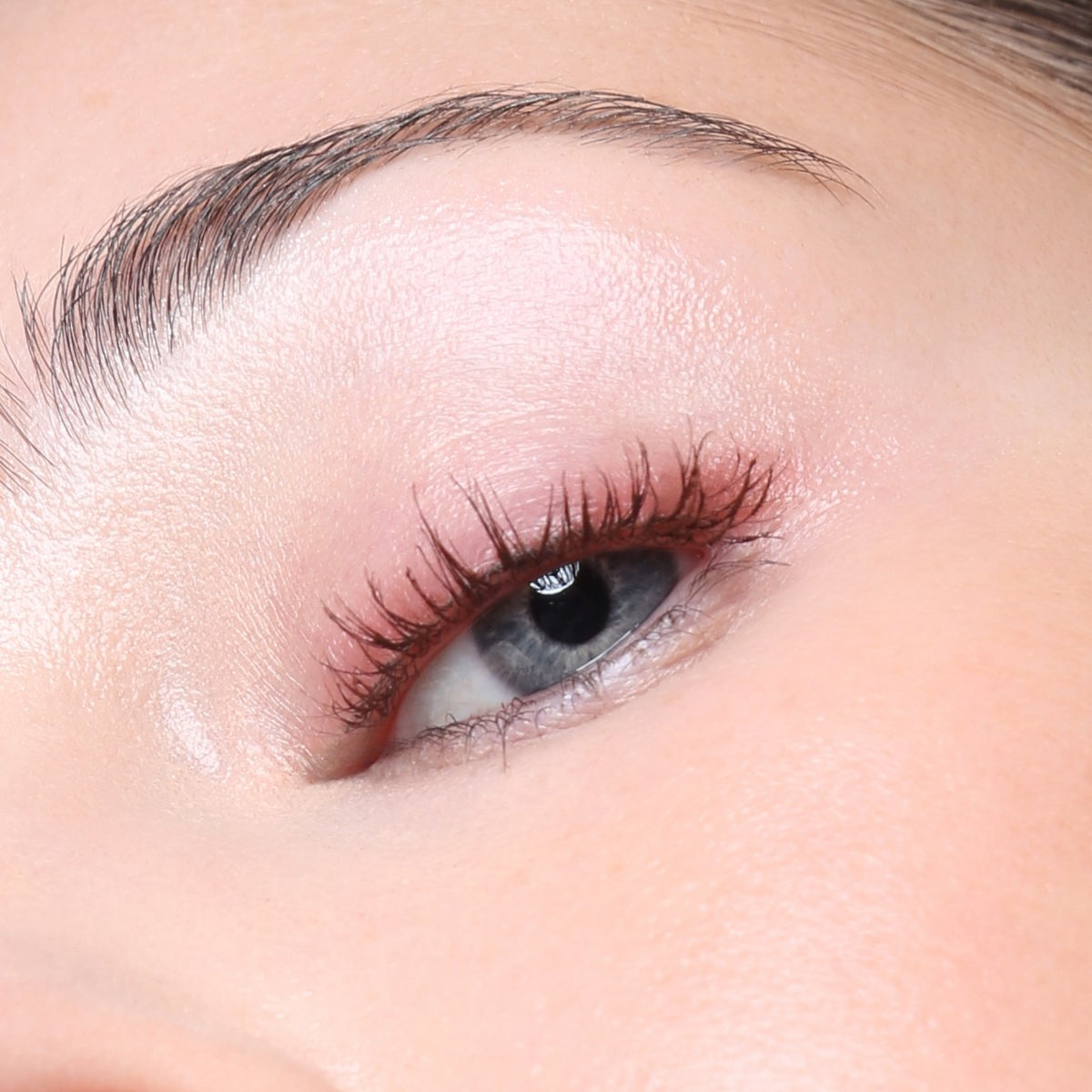 Lashes with Banger Mascara Red Wine Rêverie and Eternal Pencil Late Check-Out, side view