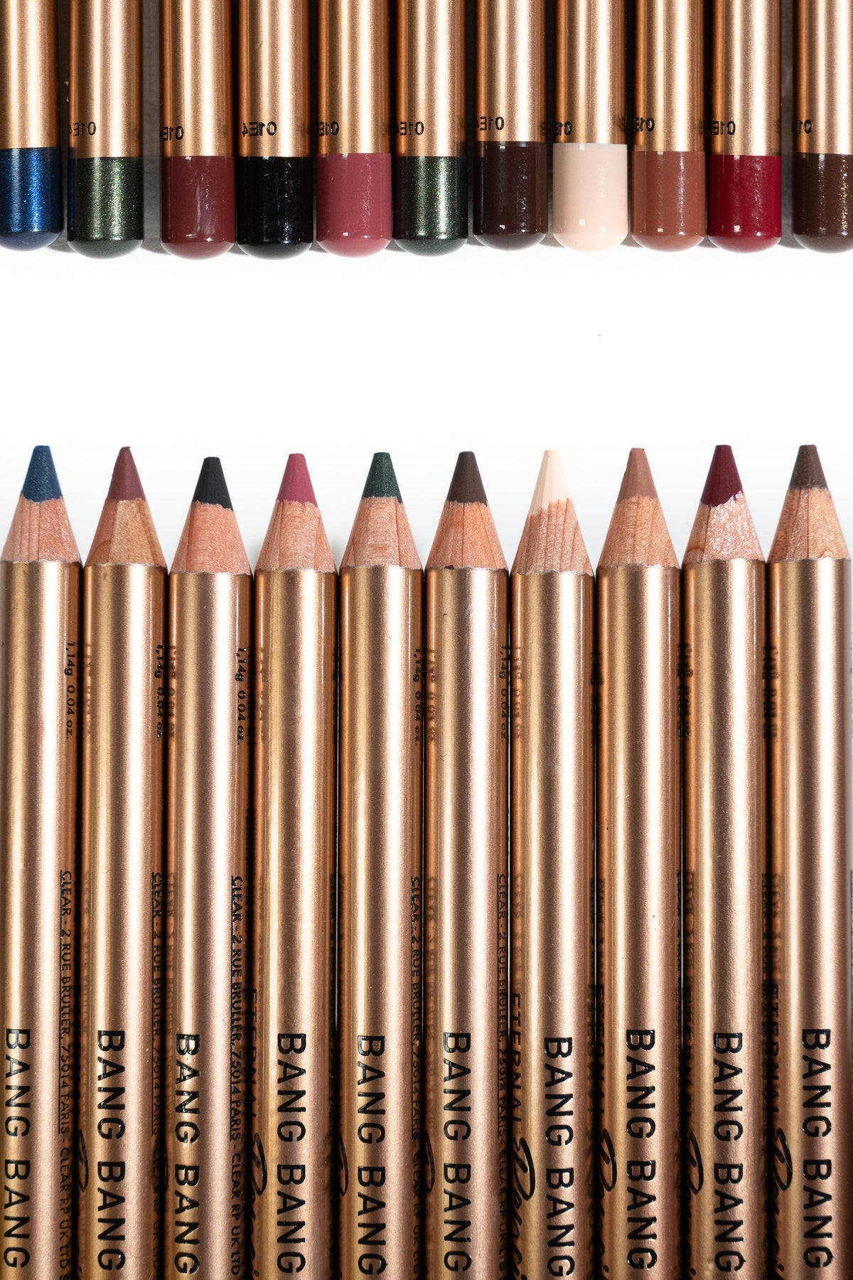 rangée de crayons lèvres et yeux Eternal Pencil dans 10 teintes différentes