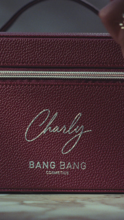 Bang Balm, un pinceau et le vanity de la collection Hôtel Charly, en film