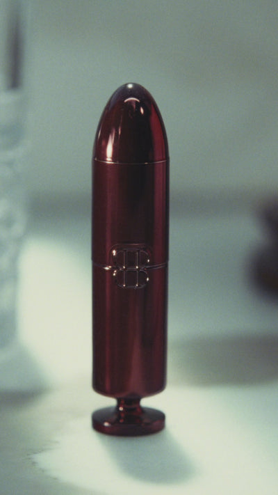 Les Eternal Matte et le Banger Mascara Red Wine Rêverie de la collection Hôtel Charly, en film