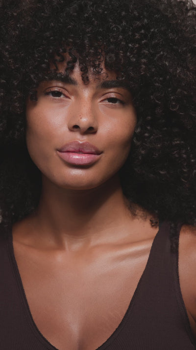 Tuto : Charly Salvator maquille Mariella avec la collection