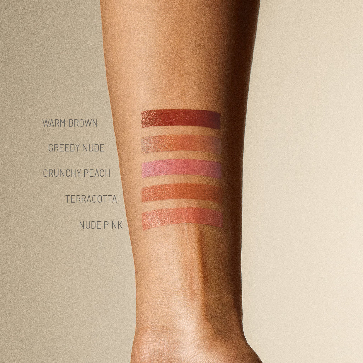avant bras avec swatches de rouge à lèvres Bang Bang Cosmetics coloris nudes